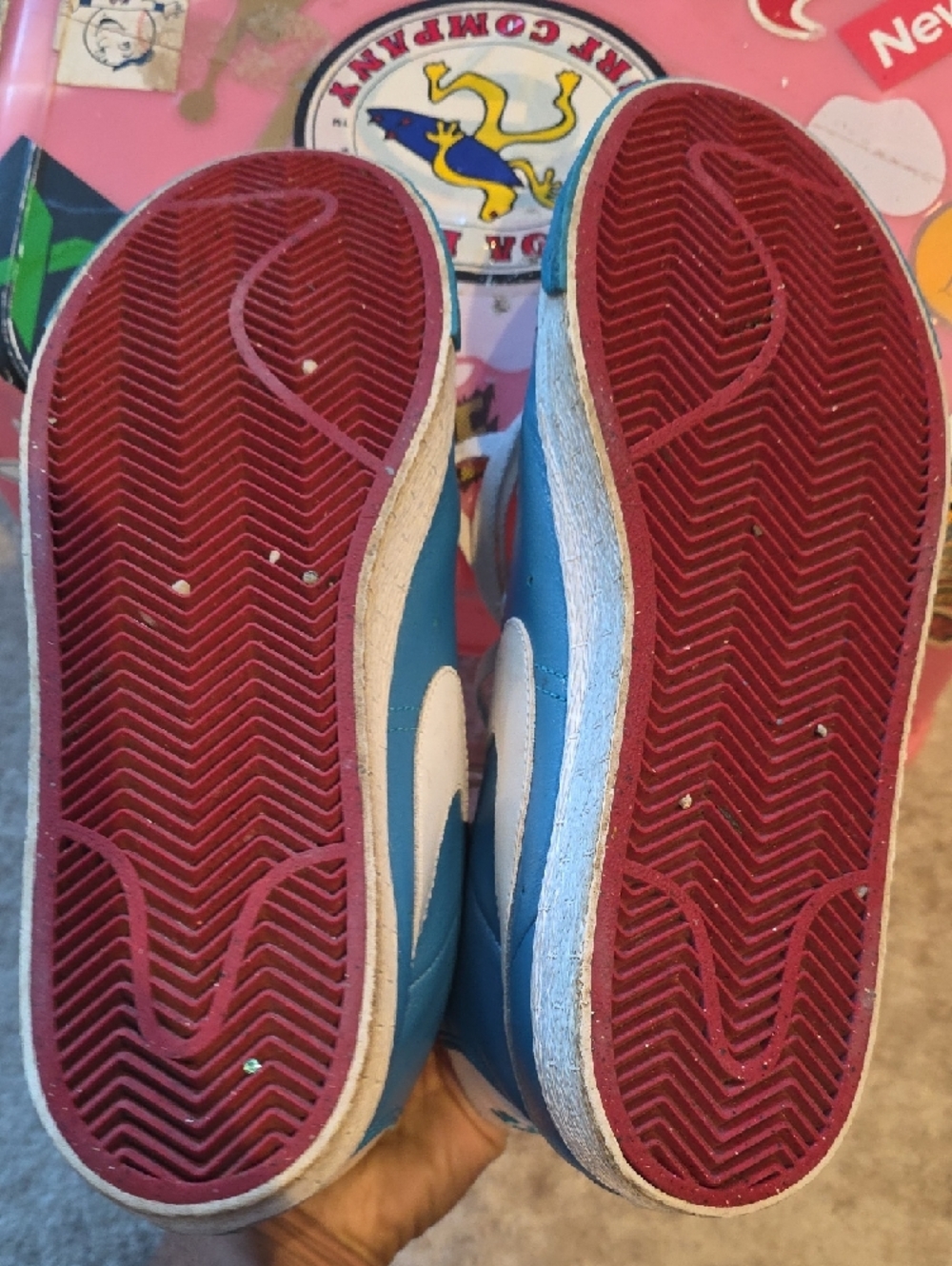 Nike Turquoise and White High-Top Sneakers - Picture 7 of 7